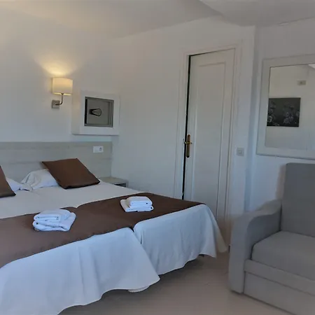 Hermes Hotel *
