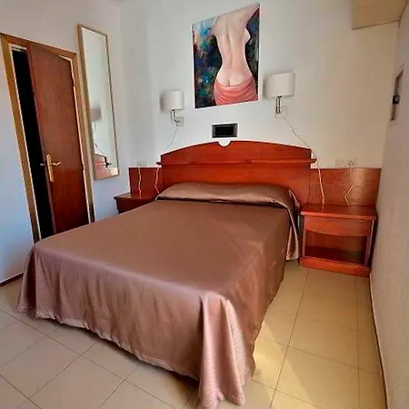 Hermes Hotel *